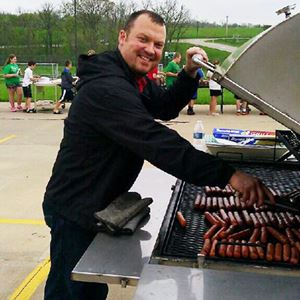 Photo named jhart_grilling_smvelem_051013_fb.jpg