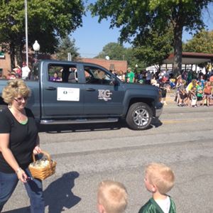 Photo named smv_homecomingparade_092713_2.jpg