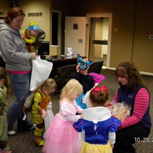 Photo named halloween-2013-library-kids-002_800x600.jpg