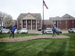 Photo named goroyals_statues_040615.jpg