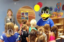 Photo named smithville_bday_presentation5_081314a.jpg